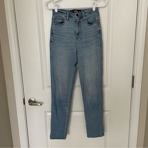 Hollister Curvy Ultra High Rise Mom Jeans